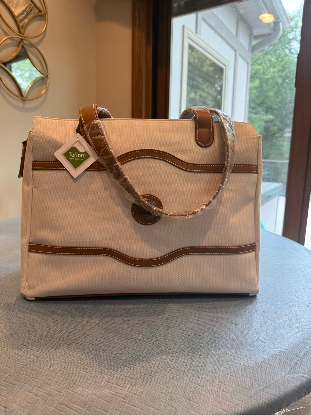 Delsey Paris 2.0 Shoulder Bag Angora with vegan leather trim - Brand New!!!